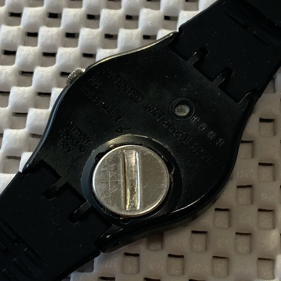 Swatch Watch - GB750 - RED SUNDAY main image 9